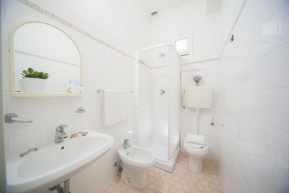 Hotel Lily photo 3