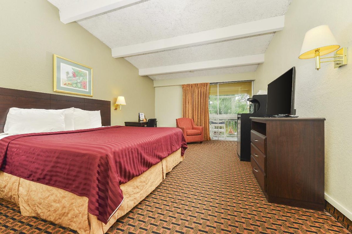 AMERICAS BEST VALUE INN SARASOTA DOWNTOWN photo 1