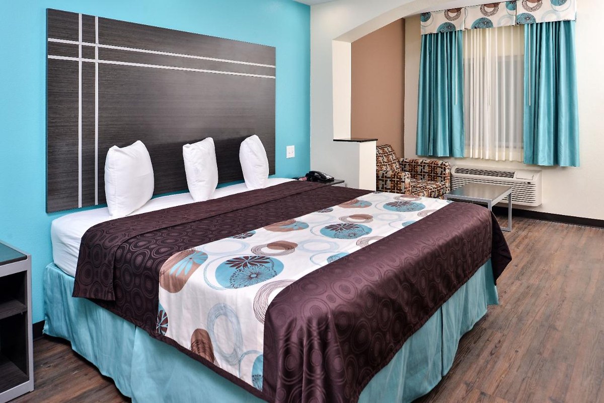 AMERICAS BEST VALUE INN AND SUITES SPRING/NORTH HOUSTON photo 2