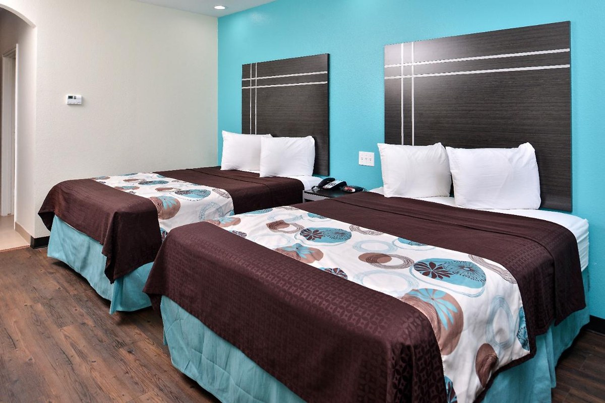 AMERICAS BEST VALUE INN AND SUITES SPRING/NORTH HOUSTON photo 3