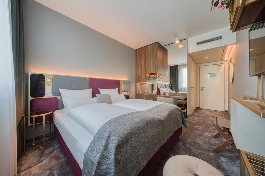 Plaza Hotels photo 2