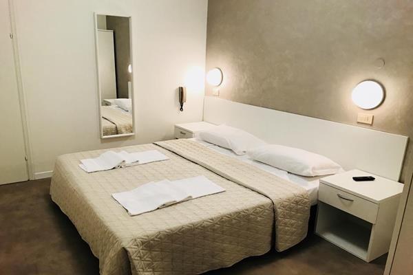 Cristina photo 3