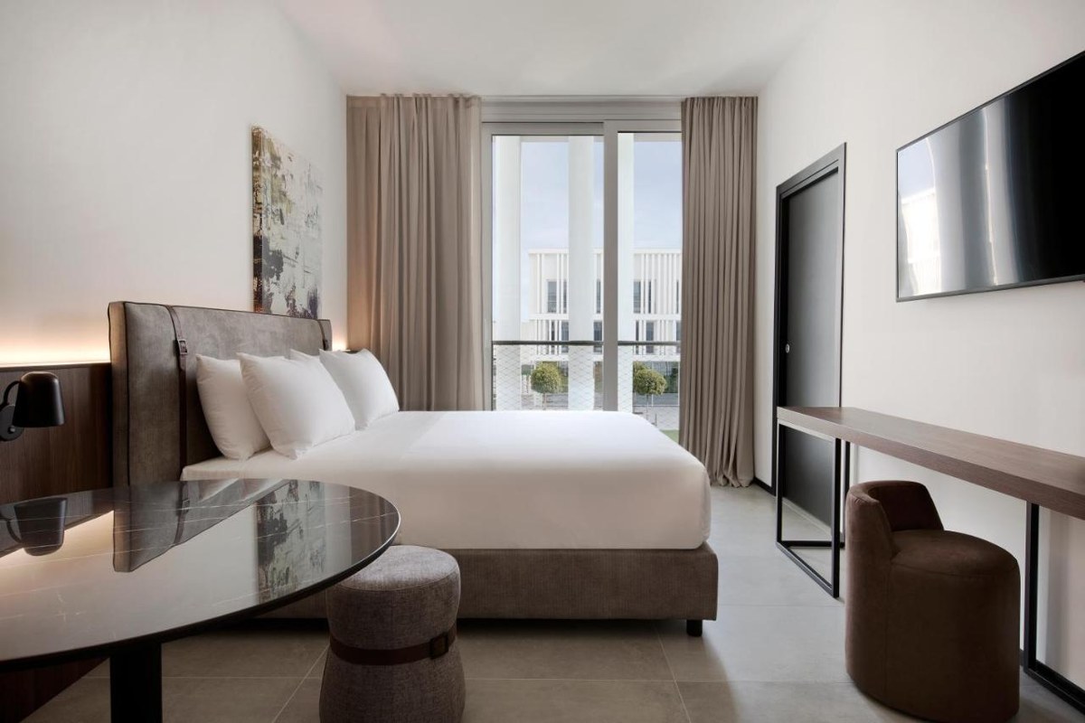 J HOTEL