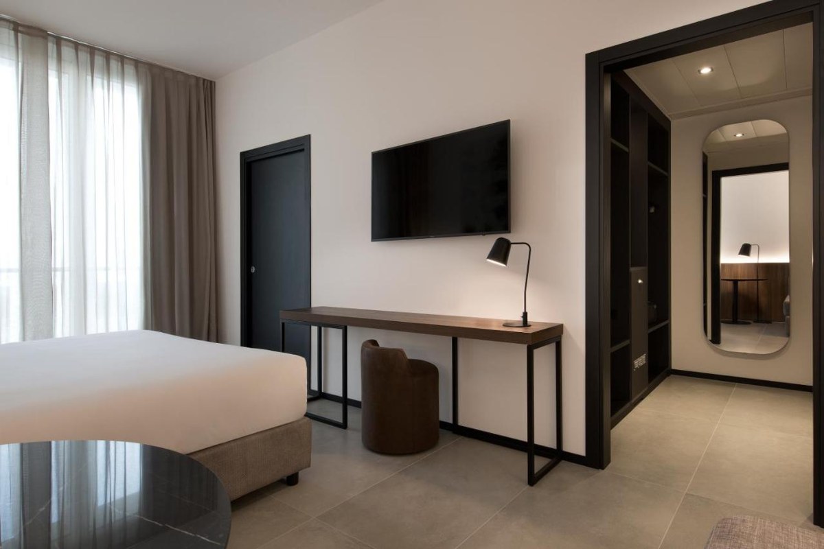 J HOTEL photo 1