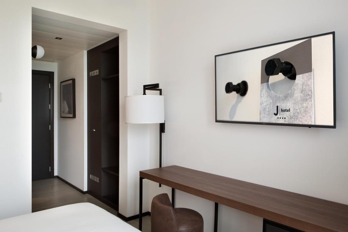 J HOTEL photo 2