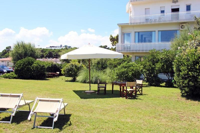 City Beach Resort photo 2