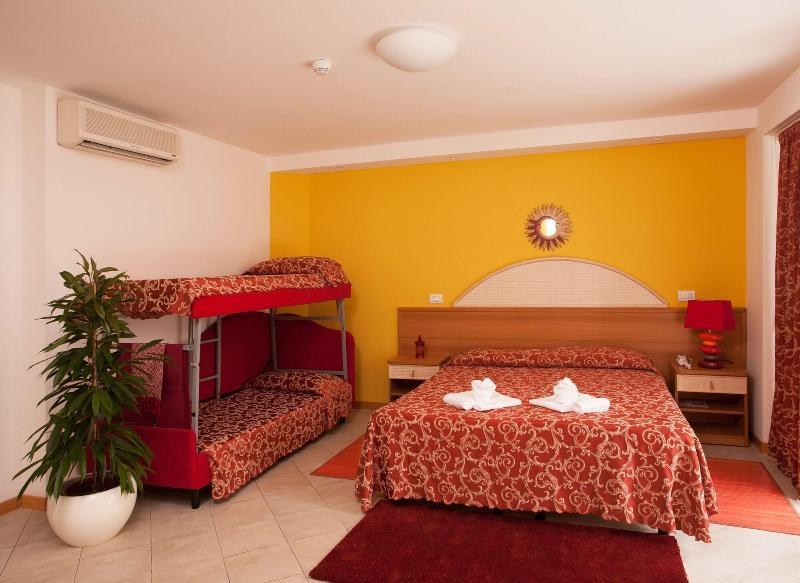 Hotel Bahama photo 2