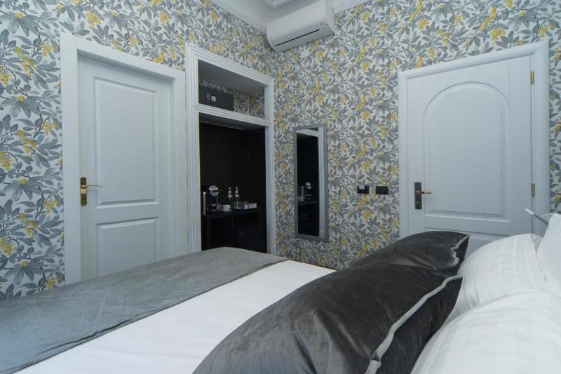 Via Veneto Suites photo 3