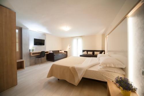 Hotel Ricchi photo 2