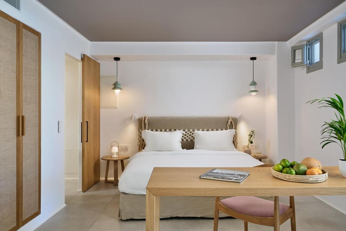 ADORNO BEACH HOTEL & SUITES photo 2