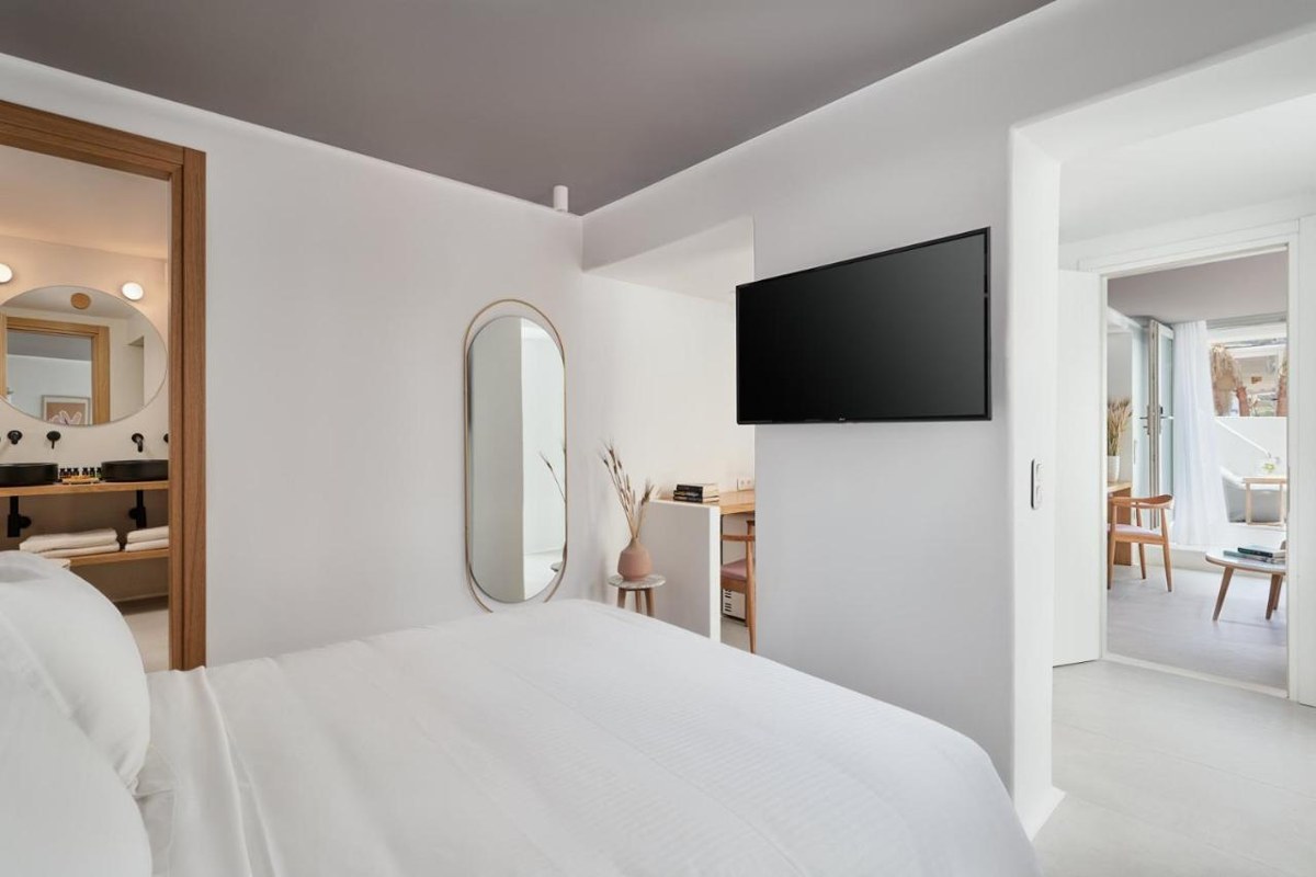 ADORNO BEACH HOTEL & SUITES photo 4