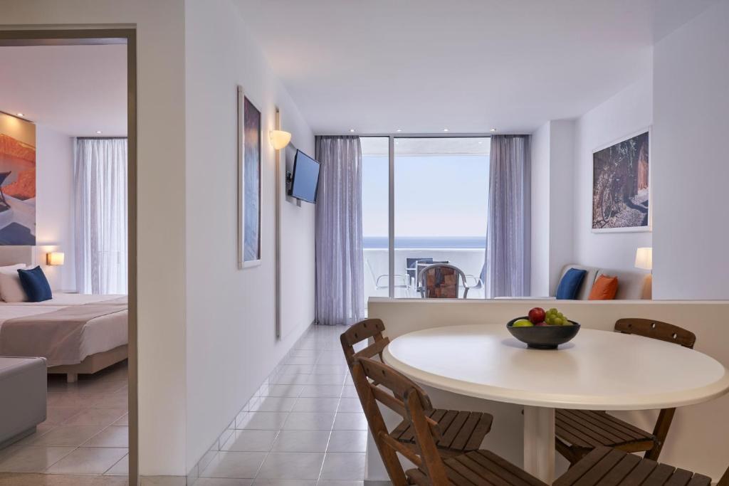 EPSILON HOTEL APARTMENTS photo 4