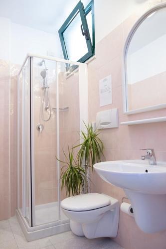 Hotel Emilia photo 2