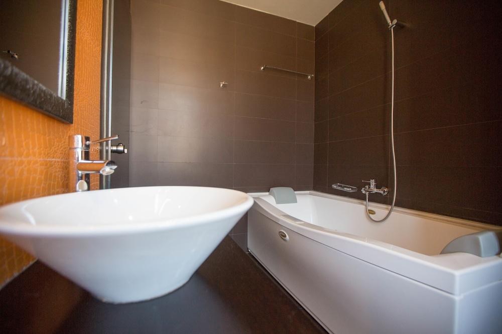 Aion Luxury Hotel photo 3