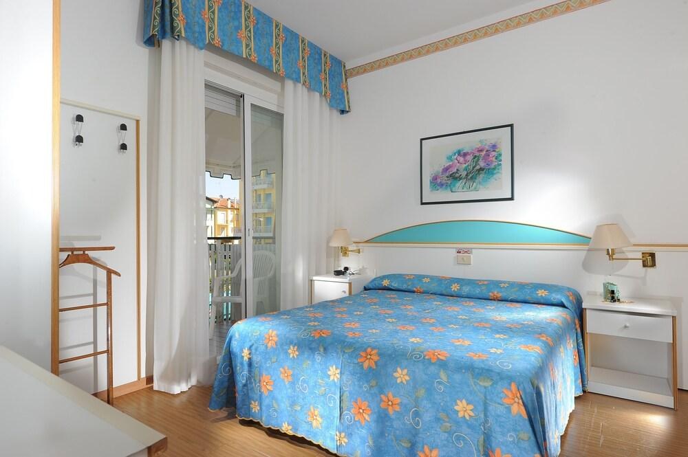 HOTEL LILIA photo 1