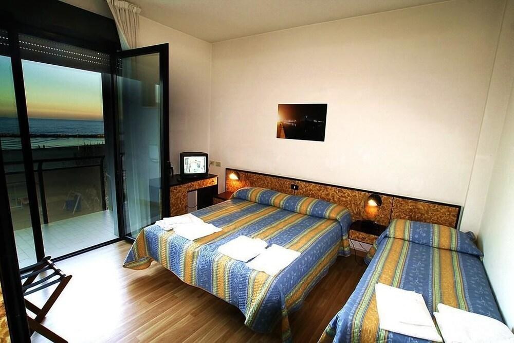 HOTEL AVILA IN photo 2