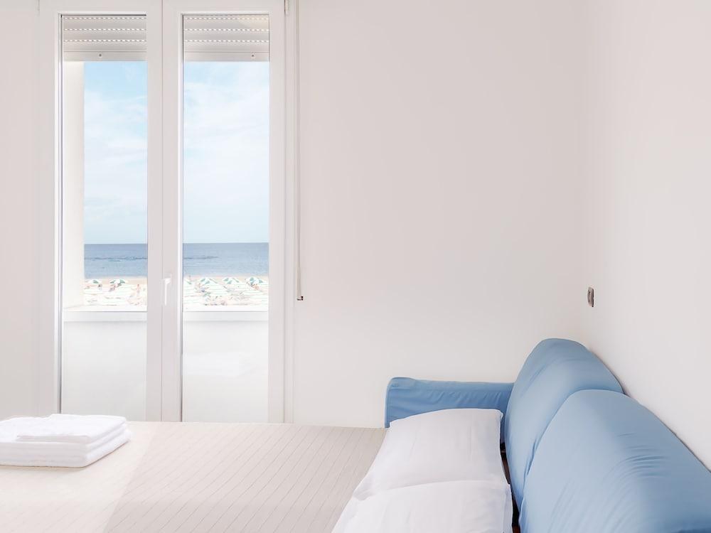 SUN BEACH RESIDENCE photo 2