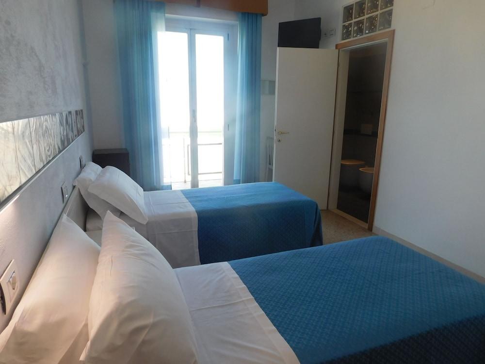 HOTEL DOLORES photo 2