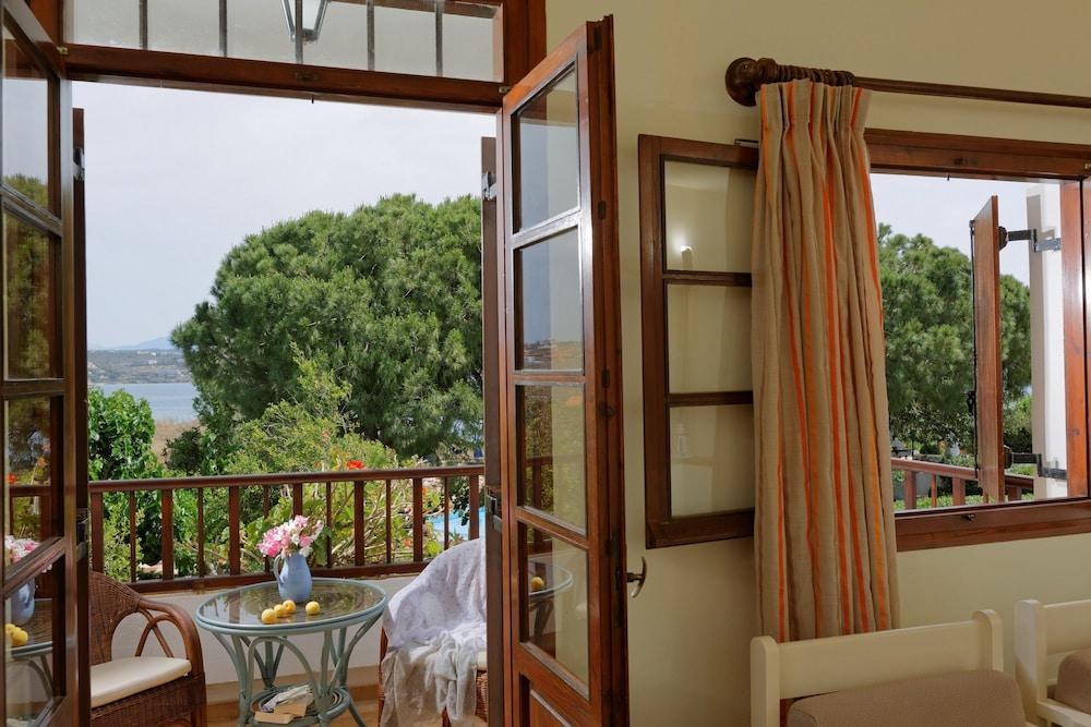 Alianthos Suites photo 3