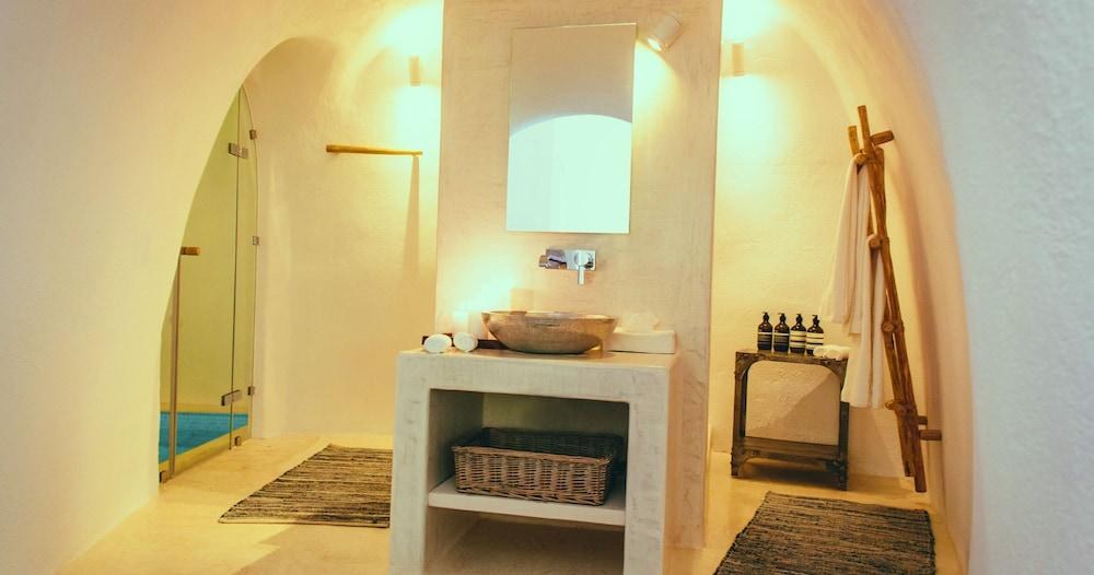 Iconic Santorini by Sandglass photo 3