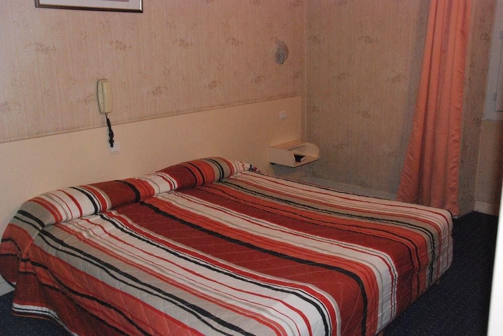 HOTEL ACROPOLIS photo 2