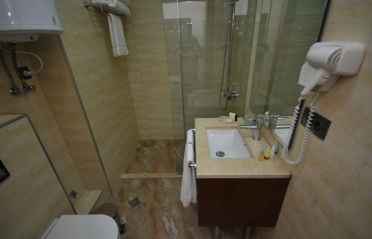 CORNER INN photo 2