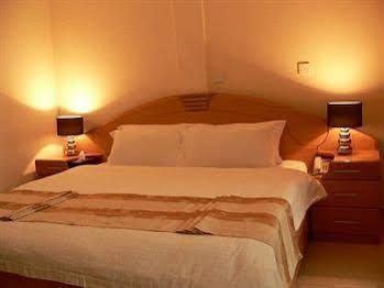 AIRPORT WEST HOTEL photo 1