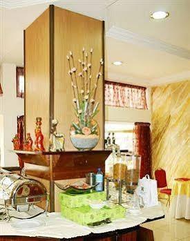 AIRPORT WEST HOTEL photo 2