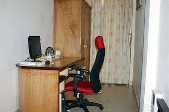 AIRPORT WEST HOTEL photo 4