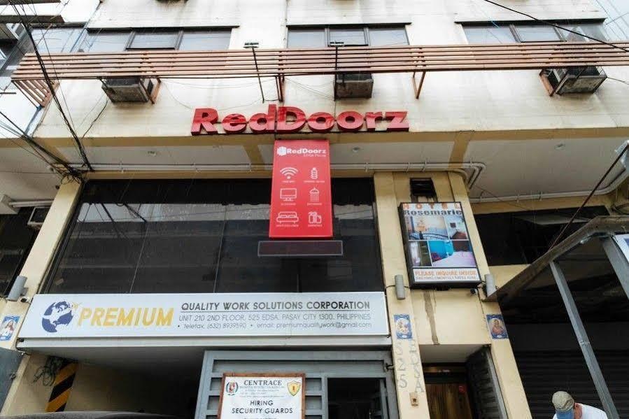 RedDoorz @ Hotel Rosemarie photo 1