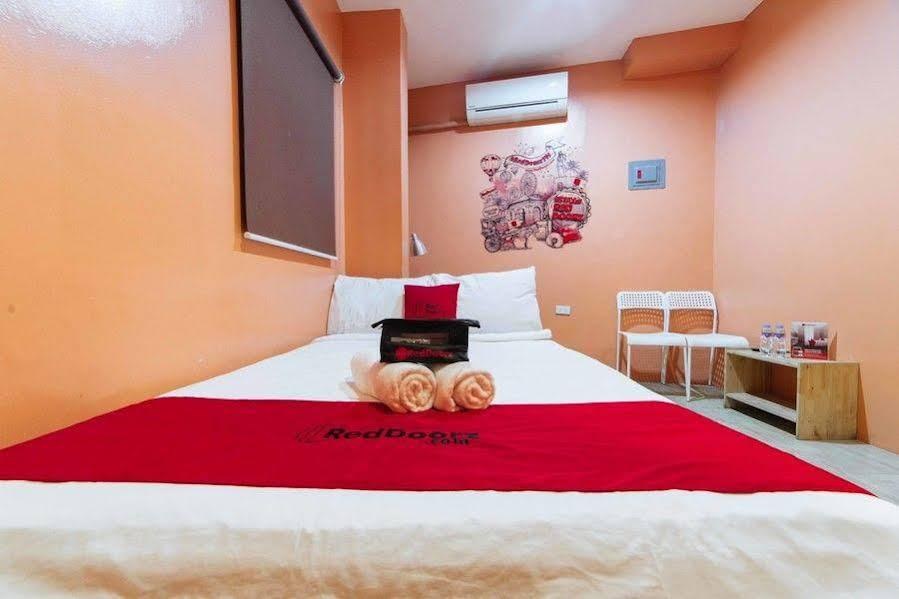 RedDoorz @ Hotel Rosemarie photo 2