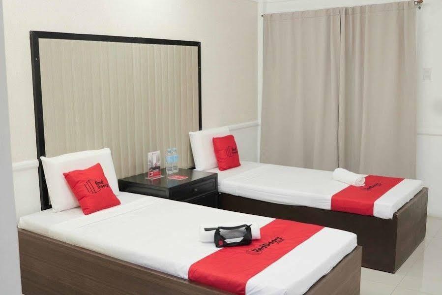 RedDoorz Premium @ Wireless Mandaue Cebu photo 2