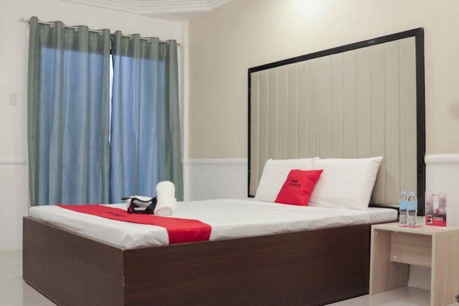 RedDoorz Premium @ Wireless Mandaue Cebu photo 3
