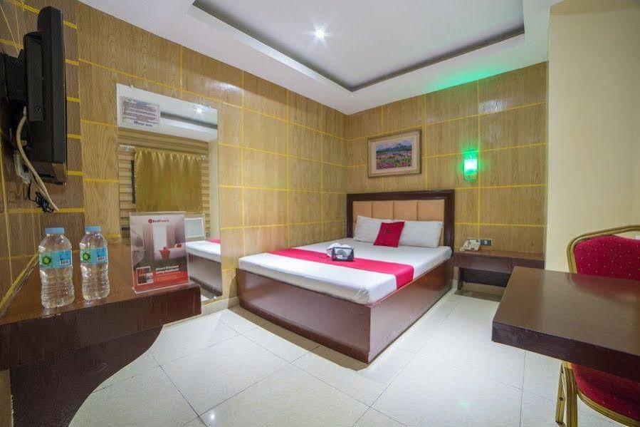 RedDoorz @ Winter Hotel Araneta