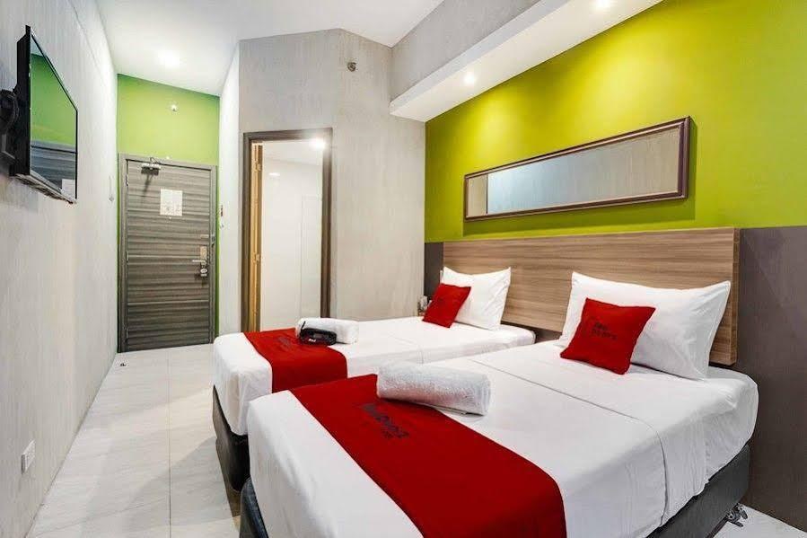 RedDoorz Plus @ Jones Avenue Cebu photo 3