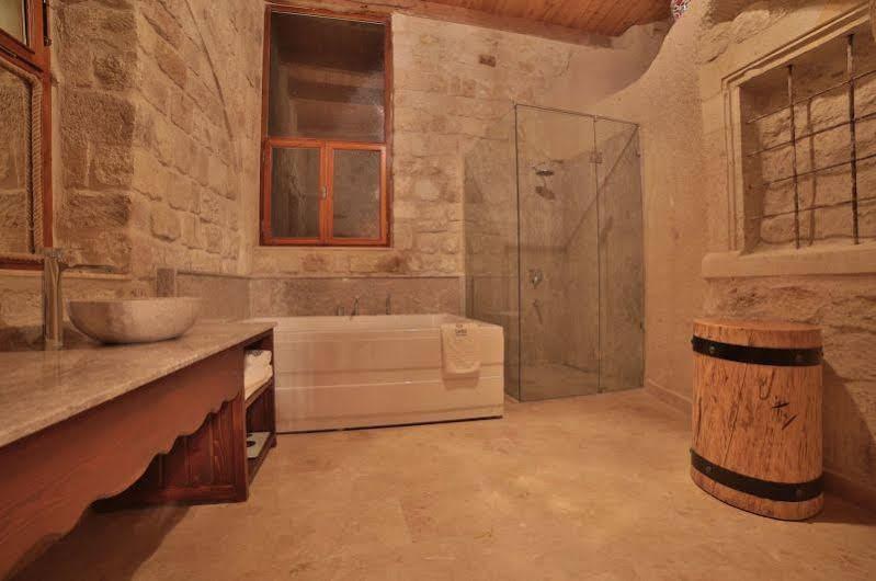 TARU CAVE SUITES