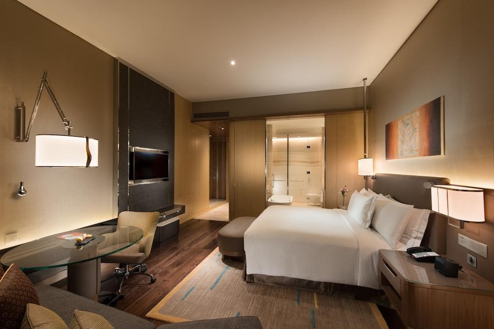 Conrad Pune by Hilton photo 4