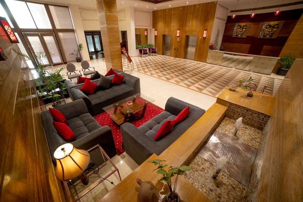 Ramada by Wyndham Jaipur Jaisinghpura photo 2