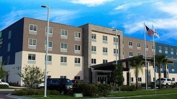 Holiday Inn Express & Suites Jacksonville W - I295 and I10 by IHG