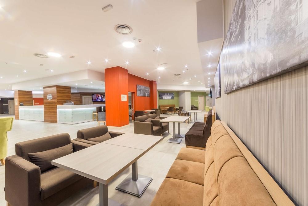 Hampton By Hilton Iasi photo 2
