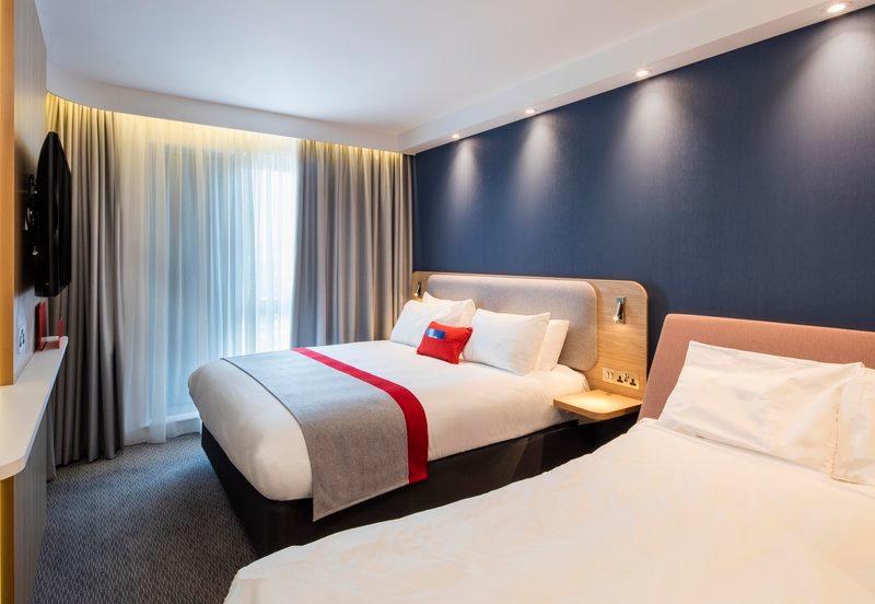 Holiday Inn Express Belfast City - Queen''s Quarter photo 1