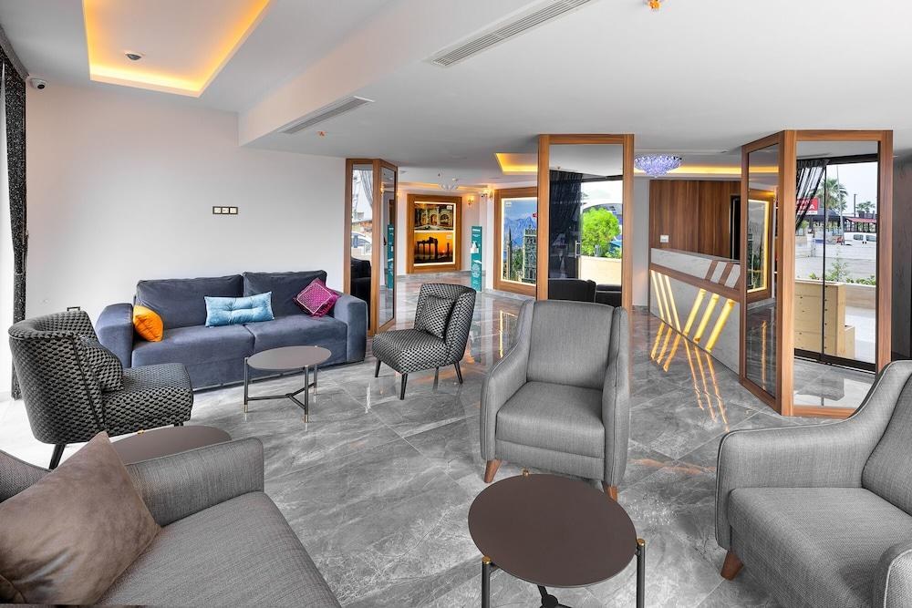 Theluna Suite Hotel photo 3