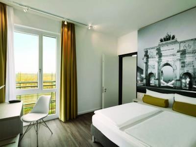 Super 8 by Wyndham Dresden photo 2
