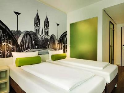 Super 8 by Wyndham Dresden photo 3