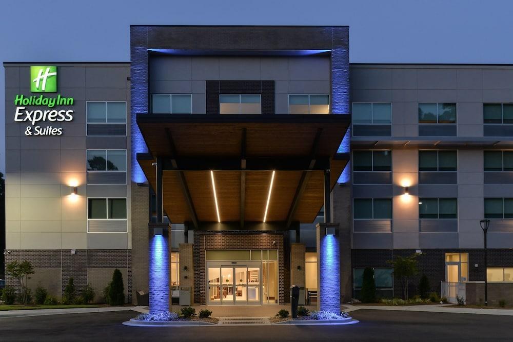 Holiday Inn Express & Suites Charlotte - Ballantyne by IHG