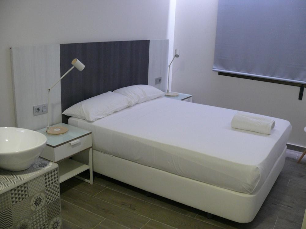 HOSTAL CAMA DEL MAR photo 2