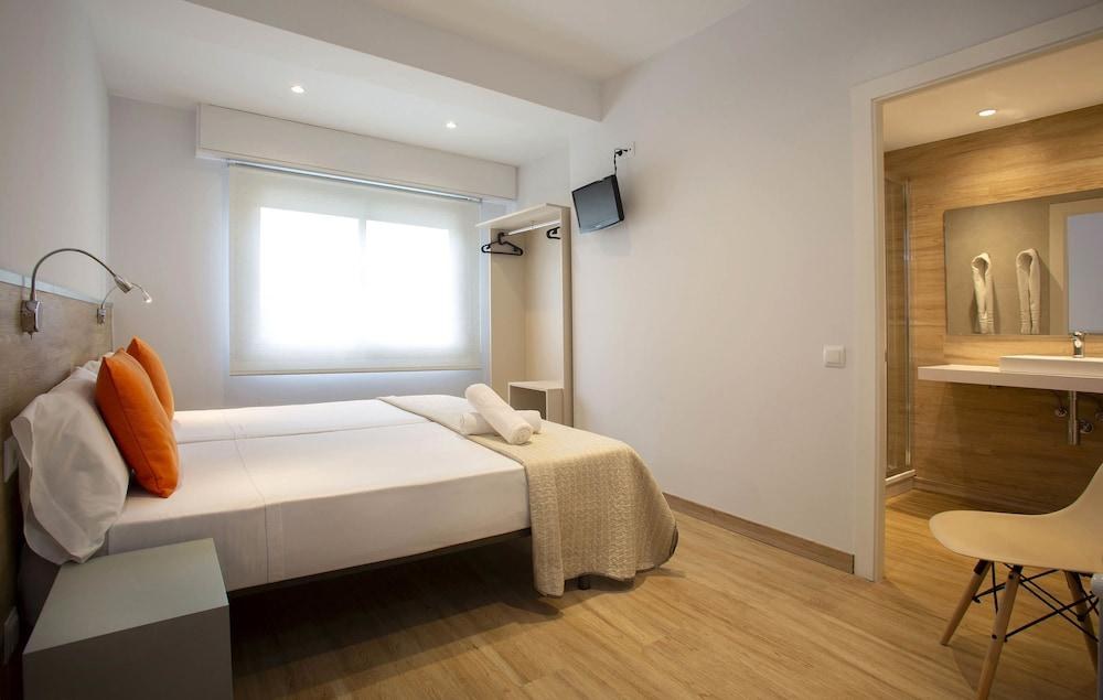 HOSTAL SANS photo 2