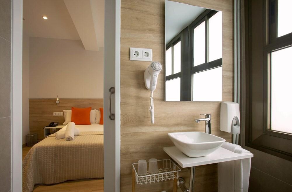 HOSTAL SANS photo 3