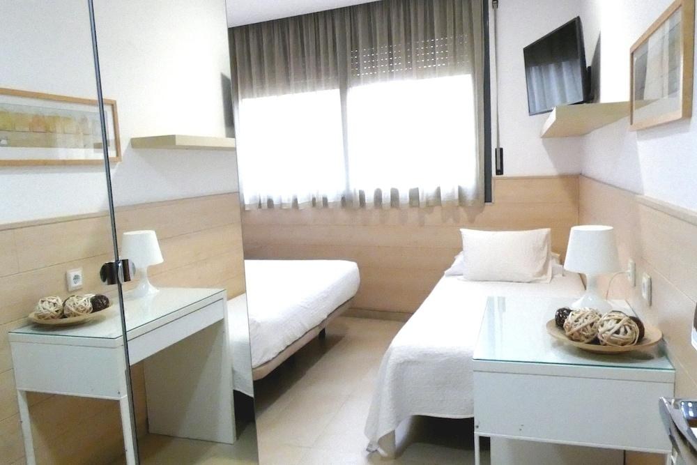 HOSTAL HOUSE photo 4