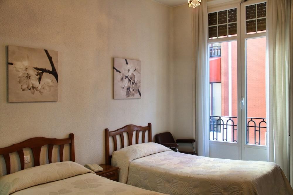HOSTAL EXCELSIOR photo 2